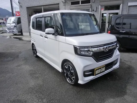 Honda N-BOX Custom