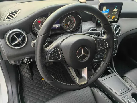 Mercedes-Benz Mercedes-Benz GLA