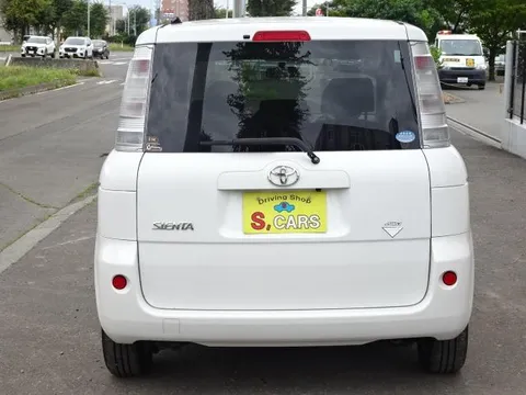 Toyota Sienta