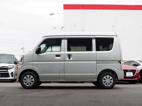 Nissan Clipper Van