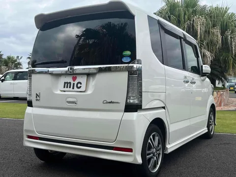 Honda N-BOX Custom