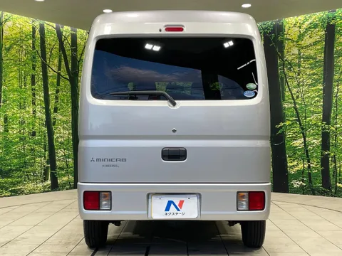 Mitsubishi Minicab Van