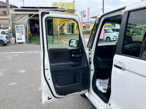 Honda N-BOX Custom