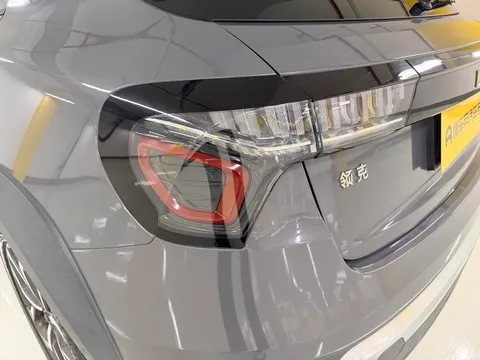 Lynk & Co 02