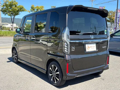 Honda N-BOX Custom