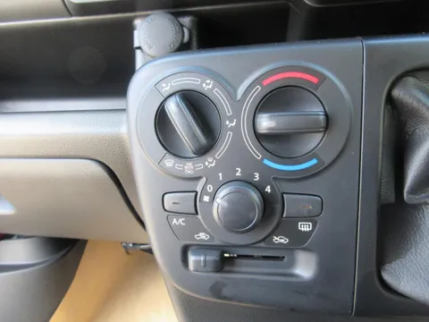 Nissan Clipper Van