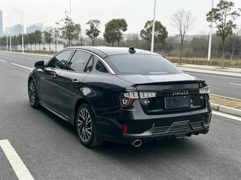 Lynk & Co 03