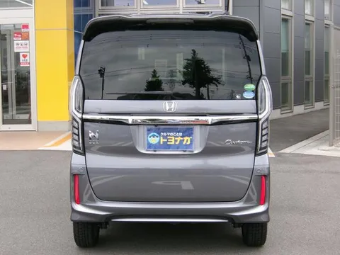 Honda N-BOX Custom