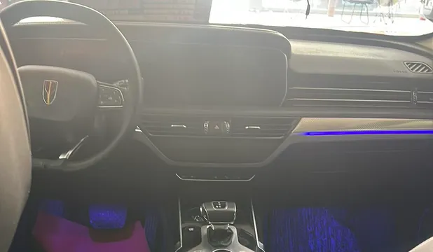 Hongqi HS5
