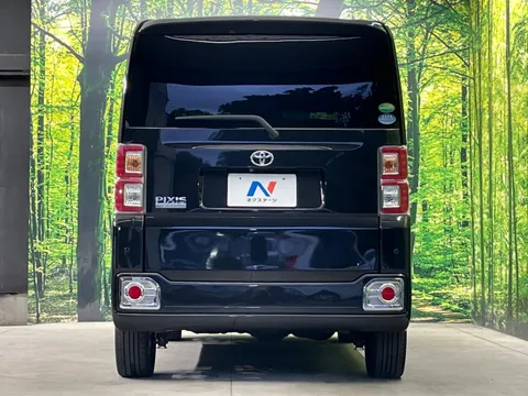 Toyota Pixis Mega