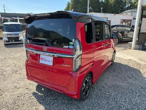 Honda N-BOX Custom
