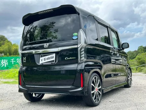 Honda N-BOX Custom