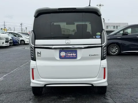 Honda N-BOX Custom