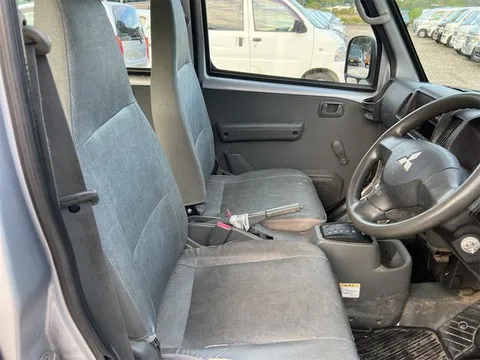 Mitsubishi Minicab Van