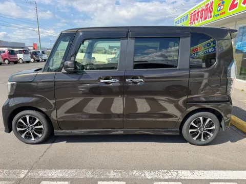 Honda N-BOX Custom