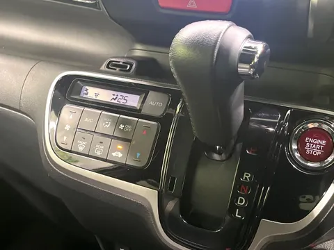 Honda N-BOX Slash