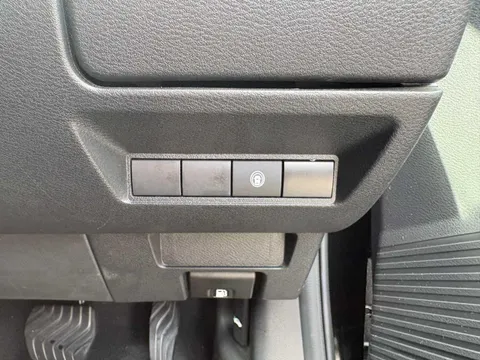 Nissan Note Aura