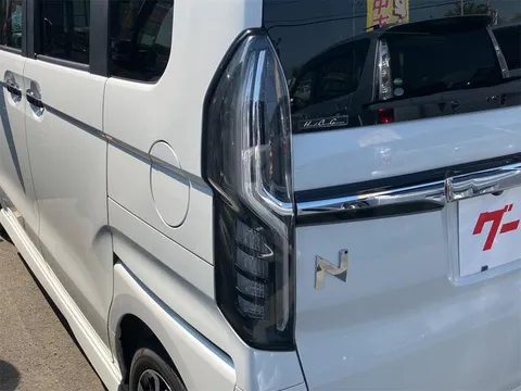 Honda N-BOX Custom