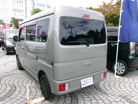 Nissan Clipper Van