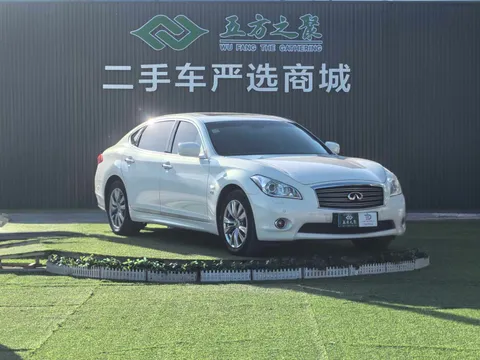 Infiniti Q70