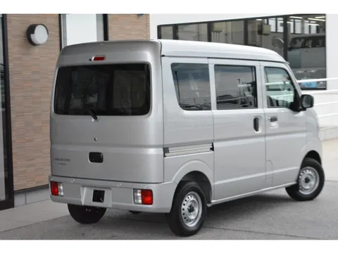 Mitsubishi Minicab Van