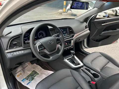Hyundai Elantra (Avante)