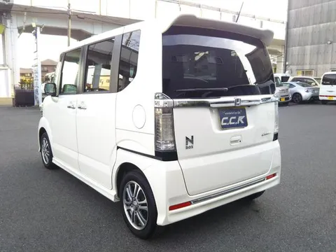 Honda N-BOX Custom