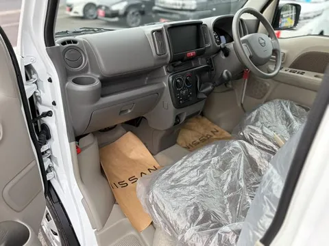 Nissan Clipper Van