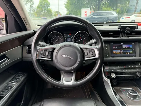 Jaguar XFL