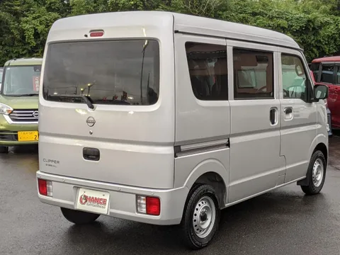 Nissan Clipper Van