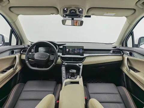 Lynk & Co 06