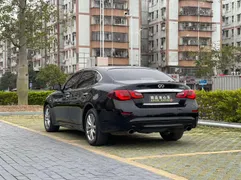 Infiniti Q70