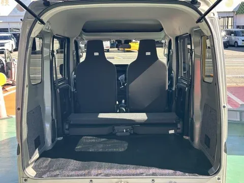 Nissan Clipper Van