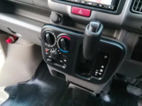Mitsubishi Minicab Van
