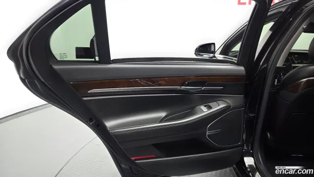 Genesis G90 (EQ900)