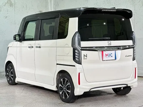 Honda N-BOX Custom
