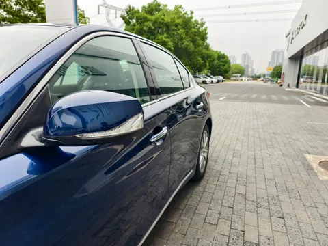 Infiniti Q50L