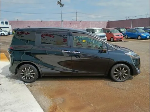 Toyota Sienta