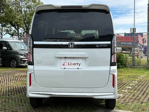 Honda N-BOX Custom