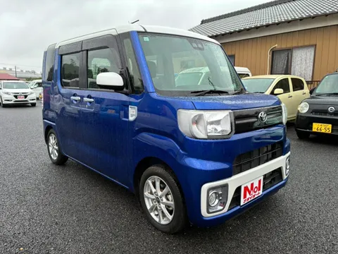 Toyota Pixis Mega