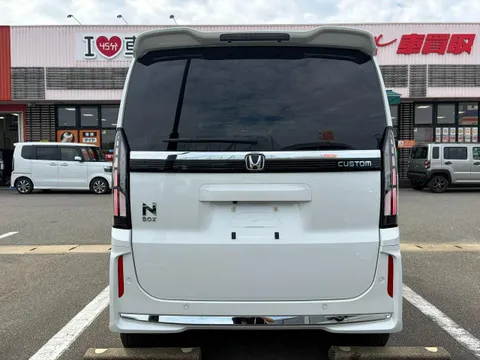 Honda N-BOX Custom