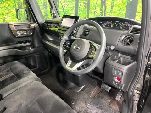 Honda N-BOX Custom