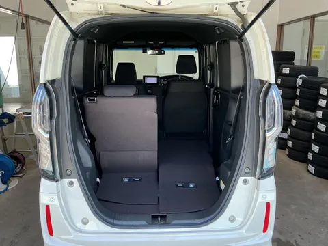 Honda N-BOX Custom