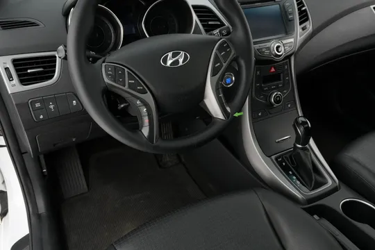 Hyundai Elantra (Avante)