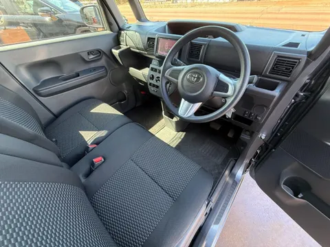Toyota Pixis Mega