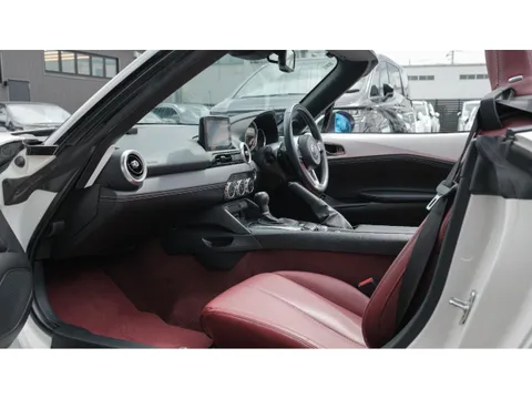 Mazda MX-5 (Roadster)