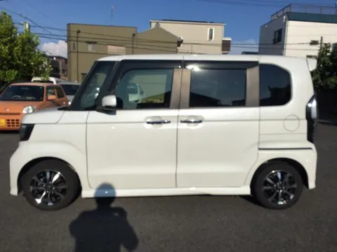 Honda N-BOX Custom