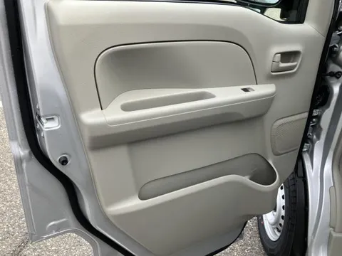 Nissan Clipper Van