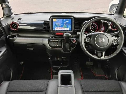 Honda N-BOX Custom