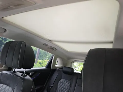 Hongqi HS5